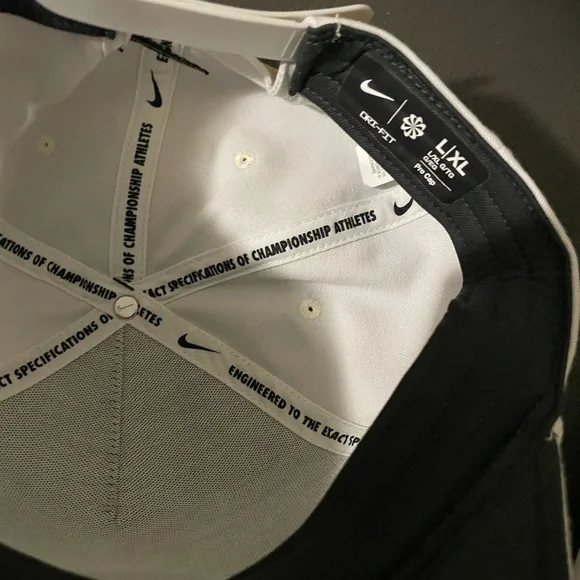 Nike White and Black Logo Cap - Picture 4 of 4